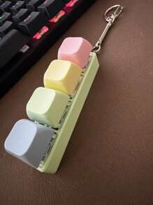 1个朋克风1/4键机械键盘轴测试仪兼减压钥匙扣，随时缓解焦虑，是送给朋友的理想万圣节礼物，也是可爱的哥特风Y2K万圣节配饰、教师节礼物、圣诞节礼物、包包配饰、带证件夹的挂绳、汽车配饰、包包挂饰、车饰等。