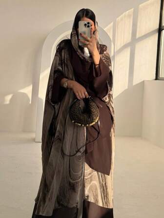 棕色印花图案 Abaya 开衫夹克，配头巾，时尚休闲长袍外套，适合穆斯林女性