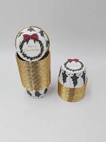 Cakegiugiu Moldes de cupcakes con diseño navideño, 25/50/100 piezas de tazas desechables para cupcakes con tapas, moldes desechables para muffins con tapas, forros brillantes resistentes al calor para cupcakes, moldes para muffins, perfectos para el Día de Navidad, decoraciones navideñas, pijamas navideños, regalos navideños, decoración navideña - Blanco - Ver 5