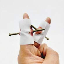 Fausse ongle à travers le doigt, jouet de farce Nouveauté, magie, ami, Halloween, effrayant, tour, blague, jouet pratique, blagues stupides, gadgets amusants, tour de magie