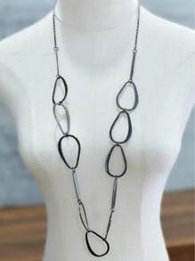 1pc New Fashionable Personalized Retro Exaggerated Geometric Hollow Water Drop Romantic Bohemian Style Long Elegant Necklace, Suitable For Casual, Holiday, And Couples Wear