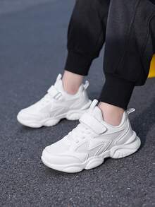 1 双儿童白色运动鞋，男孩和女孩的网眼钩环跑鞋，透气白色运动鞋