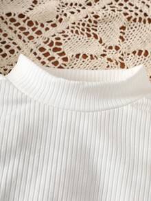 2 Stücke Baby Mädchen süßer weißer Rollkragen Pullover und Blume Muster Overall Set, geeignet für Herbst/Winter Outdoor