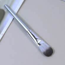 1 件银色粉底刷、面膜刷、化妆刷