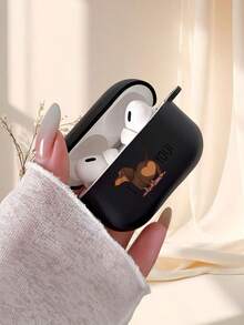 غطاء واقي إبداعي بنمط كلب السجق لسماعات الأذن اللاسلكية البلوتوث من آبل مناسب ل- 4/1/2/3/Pro/Pro2/Pro3. مصنوع من مادة TPU شفافة لامعة أو معتمة ناعمة، مقاوم للسقوط وأكثر متانة، يجعله هدية مثالية للعائلة والأصدقاء والأزواج