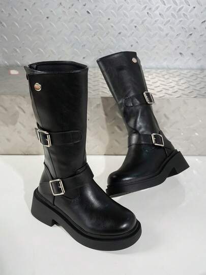 Kombinieren Sie es mit einem Kleid, Damen schwarze Modestiefel, neue Schnalle, europäischer und amerikanischer Nischenstil, dicker Absatz, dicker Boden, leicht, westlicher Stapel, gefaltete Stiefel, Damen Herbst und Winter, neue Retro-Motorradstiefel, schlanke Mode Ritterstiefel, braune Shorts