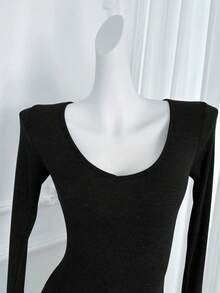 女士 V 领修身紧身连衣裙，性感可爱风格