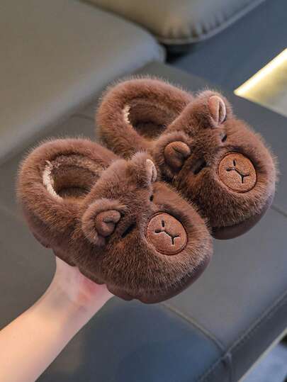 1 双儿童水豚毛绒卡通装饰软底轻便室内拖鞋，适合男孩和女孩，室内穿着，脚跟覆盖且保暖