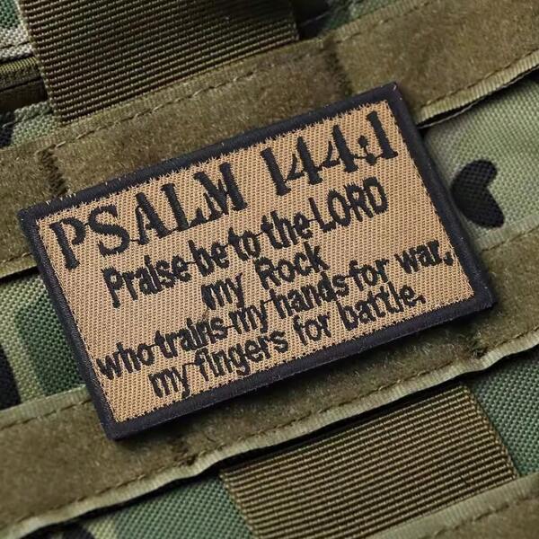 Parche táctico con el Salmo 144:1, versículo bíblico cristiano, insignia de combate bordada, aplique con cierre de gancho y bucle, emblema para decorar mochilas y ropa