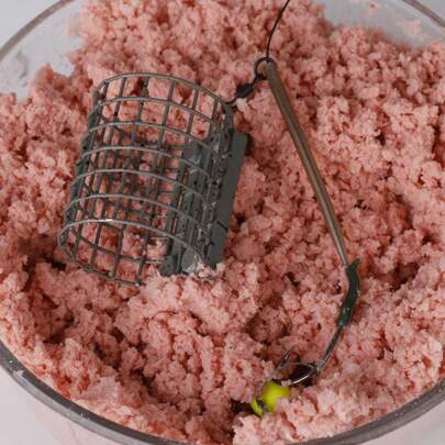 1 pezzo Feeder a gabbia per carpa, lunghezza 20g-60g, attrezzatura da pesca europea, stile a macchie, non arrugginisce, adatto per la pesca alla carpa