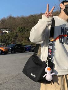 Túi đeo chéo nam chất liệu nylon chống thấm nước đa năng thường ngày hoạt hình có dây đeo vai và huy hiệu miễn phí Túi đeo chéo cho kỳ nghỉ hè Túi đi học đa năng cho học sinh đi làm Túi xách thời trang Túi đeo chéo mùa thu Túi Old Money Giáng sinh Lễ Tạ ơn Túi Tote Túi đeo hông Túi tập thể dục Đi bộ đường dài Mùa đông Dung tích lớn Đa năng Thời trang ngoài trời thường ngày Túi đeo hông Quà tặng Túi đen Đồ dùng thiết yếu cho kỳ nghỉ Túi đeo chéo cắm trại Túi trở lại trường Túi đeo chéo - màu đen - Xem 1