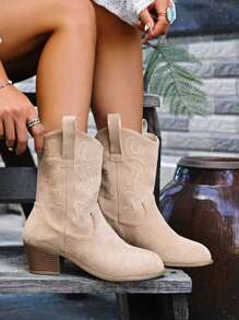 Botas Cano Médio Femininas, Novo Modelo de Outono/Inverno em Vermelho, Bico Redondo, Cor Sólida, Bordado, Slip-On, Salto Grosso, Botas Altas, Estilo Ocidental, Calçado Casual Bege