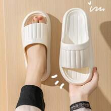 1 par de chanclas con suela gruesa y esponjosa para mujer, sandalias de playa de verano de EVA con suela suave y antideslizante, pantuflas para el baño y el hogar