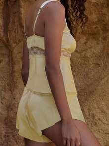 Lace Patchwork Satin PJs Set For Women Spaghetti Strap Backless Tie Front Lace Trim Tank Tops And Wide Leg Loose Micro Shorts Y2k Casual Loungewear Sleepwear Outfit Beach Vacation Set - Màu vàng - Xem 2