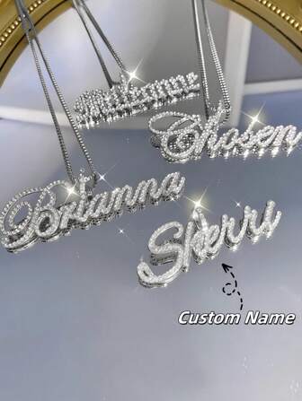 สร้อยคอชื่อเพชรที่กำหนดเอง | สร้อยคอชื่อเพชรดีไอวาย | สร้อยคอชื่อเพชรเต็มสายโซ่กล่องสแตนเลส | สร้อยคอตัวอักษรเพชรเต็มที่เขียนด้วยมือที่กำหนดเอง | สร้อยคอชื่อที่กำหนดเอง | สร้อยคอชื่อที่เขียนด้วยมือ | สร้อยคอชื่อเงางาม | เครื่องประดับชื่อคริสตัล | สร้อยคอที่กำหนดเอง | สร้อยคอชื่อที่ทำด้วยมือ | ของขวัญคริสต์มาส