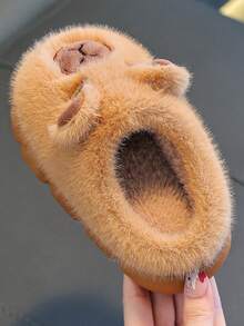 1 双儿童水豚毛绒卡通装饰软底轻便室内拖鞋，适合男孩和女孩