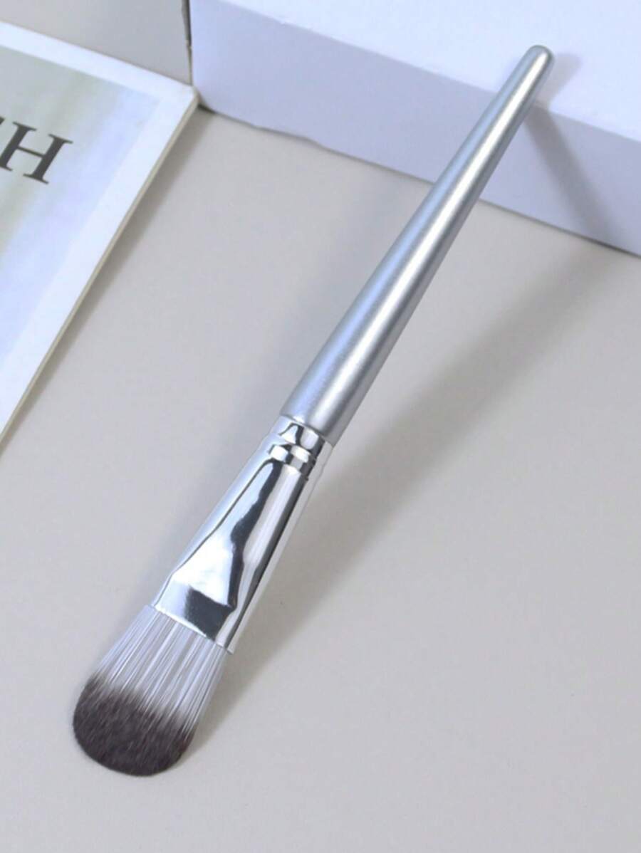 1 件银色粉底刷、面膜刷、化妆刷