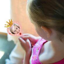 12/20/24件未完成木制皇冠镜面绘画DIY套装，包含木制皇冠画框、宝石贴纸、12种颜色颜料和2支画笔。适合母亲节、万圣节、公主/仙女装扮派对，打造专属于你的木制绘画玩具，也是理想的礼物（部分配件颜色随机）。 - 彩色 - 查看 5