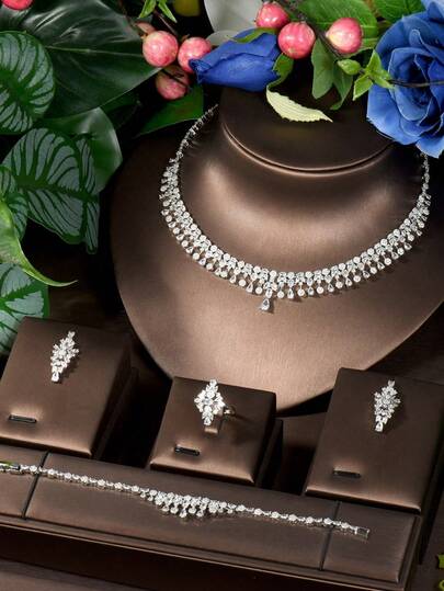 1 套多功能方晶锆石水滴装饰首饰套装，适合女性在毕业典礼上佩戴