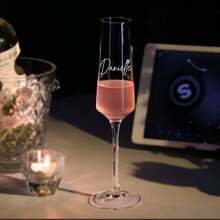 Copa de champán personalizada - Nombre personalizado, fecha y diseño de color - Vinilo decorativo para brindar en boda, aniversario, compromiso, propuesta o regalo romántico - Disponible como unidad individual o set de 2 - Regalo para novia y novio, copas para él y ella - Elegante copa de champán personalizada para San Valentín, cumpleaños, despedida de soltera - Obsequio de boda único o recuerdo para Sr. y Sra., recién casados o fiesta de soltera, lista para el brunch, decoración navideña, renovación otoñal del hogar