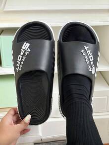 Nuevas zapatillas con suela gruesa con forma de letra. Hechas de material EVA, son suaves y cómodas, con características antideslizantes, resistentes al desgaste y a los olores. Adecuadas para el hogar, el baño, el uso al aire libre, deportes y zapatillas versátiles casuales, que se pueden usar en todas las estaciones.