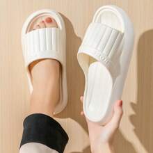 1 par de chanclas con suela gruesa y esponjosa para mujer, sandalias de playa de verano de EVA con suela suave y antideslizante, pantuflas para el baño y el hogar