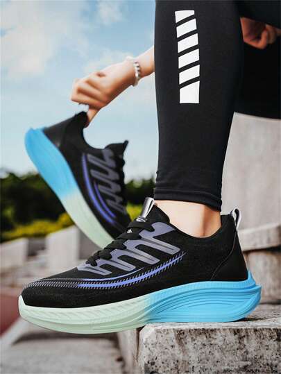 حذاء الجري الخفيف جدًا للأزواج موديل 2025، مناسب للسفر والجري والرياضة والتنزه في الهواء الطلق والجري اليومي