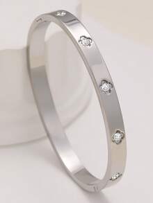 时尚欧美四叶草造型锆石镶嵌女士手链套装，适合多种场合，可叠戴，也适合作为礼物送给朋友