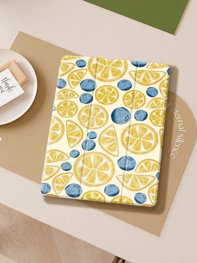 蓝莓柠檬图案保护套，适用于 iPad (A16) 第 11 代（11 英寸，2025 款）和第 10 代（10.9 英寸，2022 款），带笔槽、三折支架和自动唤醒/睡眠功能，是返校季、情人节和节假日的理想礼物。