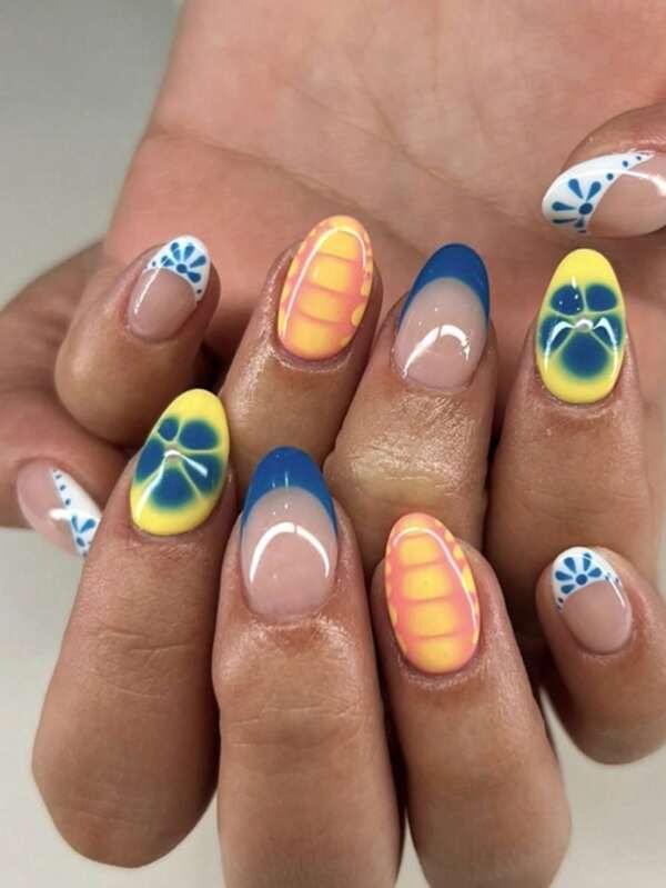 24 pièces de faux ongles courts et ronds, motif pétale français multicolore, faux ongles acryliques à couverture intégrale convenant à la vie quotidienne des femmes, aux rendez-vous, aux fêtes, au travail, aux rassemblements, à la décoration d'ongles DIY (y compris les limes à ongles et la colle de gelée)