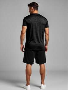 Playera deportiva con diseño camuflaje para caballero. Tela dry fit, ligera y transpirable.  Corte cómodo, moderno y ajuste atlético. Ideal para uso en el gimnasio, fitness y uso diario. - Negro - Ver 2