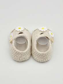 1 Pair Infant Girl Knit Booties With Daisy Flowers, White Infant Shoes, Button Strap, Infant Christening Slippers