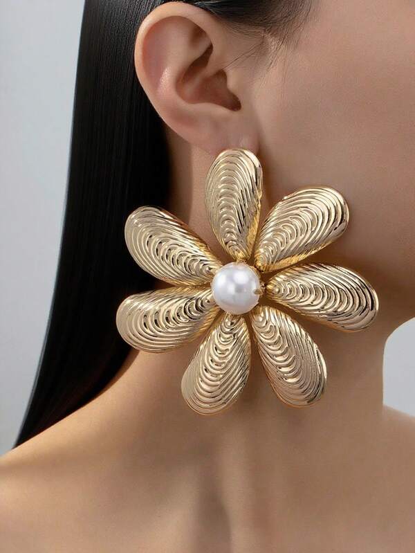 1 Pair Geometric Textured Pearl Flower Decor Vintage Exaggerated Stud Earrings For Women