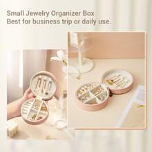 1 pieza Caja de almacenamiento de joyas portátil y multicolor - Caja redonda espaciosa con cremallera, para aretes, collares, pulseras y anillos - Diseño clásico y sencillo de alta calidad, caja de joyas redonda y pequeña para viajes, caja de joyas con cremallera, estuche de almacenamiento redondo para joyas con tapa, contenedor de almacenamiento para aretes y pendientes, organizador portátil para mesa, oficina, dormitorio, armario, para mujer, artículos esenciales de viaje, regreso a la escuela, almacenamiento de dormitorio, decoración de otoño