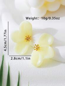 一对亚克力浅黄色花瓣不对称耳钉，时尚优雅的简约设计，适合派对、宴会和日常佩戴。 - 淡黃色 - 查看 2