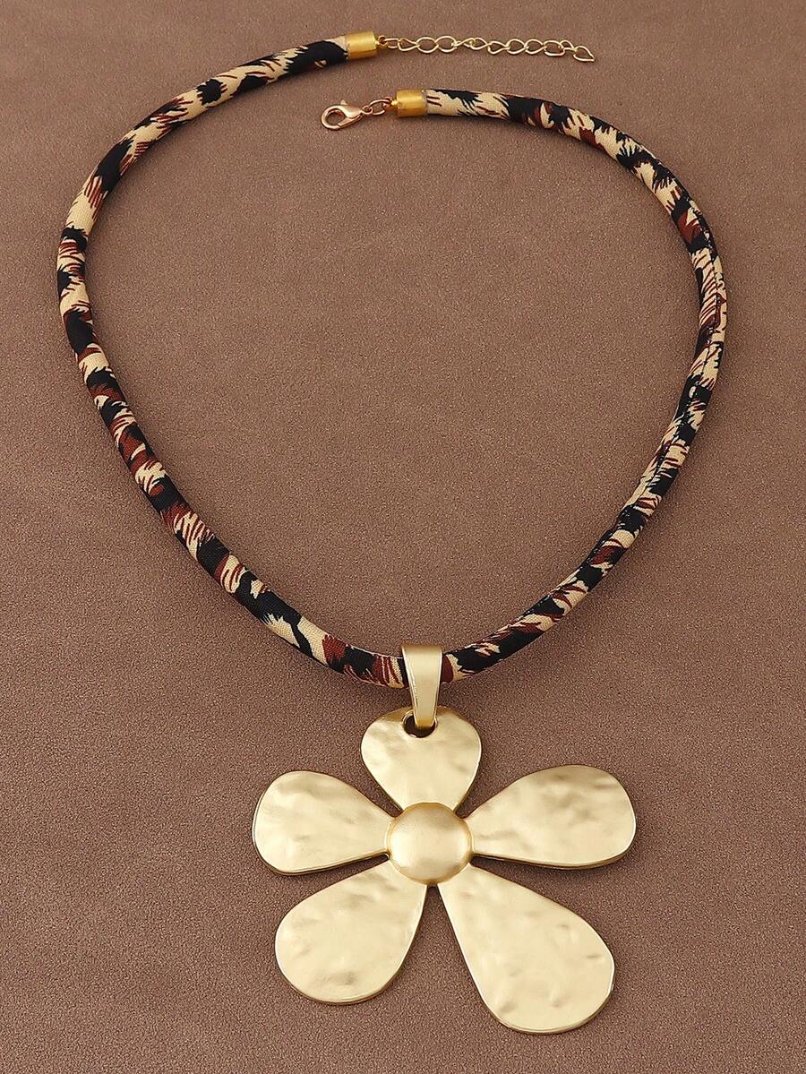 1 pezzo Collana di moda 2025 nuova, di lusso, in stile retrò con motivo leopardato, pendente a fiore martellato di grandi dimensioni color oro opaco, catena estendibile da 18"+2" per uso quotidiano delle donne