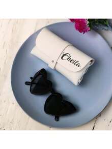 Personalisierte, kundenspezifische textbasierte Mode Brillenetui, tragbar und faltbar, Aufbewahrungstasche für Brillen, Modeschutz für Brillen, geeignet für Frauen, Männer, Frauentag, Männertag - Verschiedenfarbig - Übersicht 4