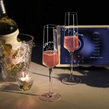 Copa de champán personalizada - Nombre personalizado, fecha y diseño de color - Vinilo decorativo para brindar en boda, aniversario, compromiso, propuesta o regalo romántico - Disponible como unidad individual o set de 2 - Regalo para novia y novio, copas para él y ella - Elegante copa de champán personalizada para San Valentín, cumpleaños, despedida de soltera - Obsequio de boda único o recuerdo para Sr. y Sra., recién casados o fiesta de soltera, lista para el brunch, decoración navideña, renovación otoñal del hogar