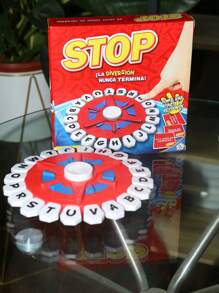 Juego de mesa interactivo de letras locas en español, un regalo ideal para Halloween, Navidad o para aprender inglés y español. Incluye tablero con luces y sonido, perfecto para actividades grupales y juegos de fiesta. (Baterías no incluidas)