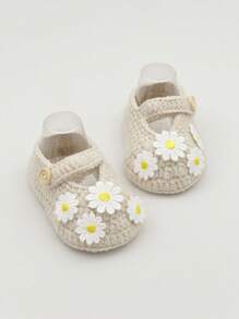 1 Pair Infant Girl Knit Booties With Daisy Flowers, White Infant Shoes, Button Strap, Infant Christening Slippers