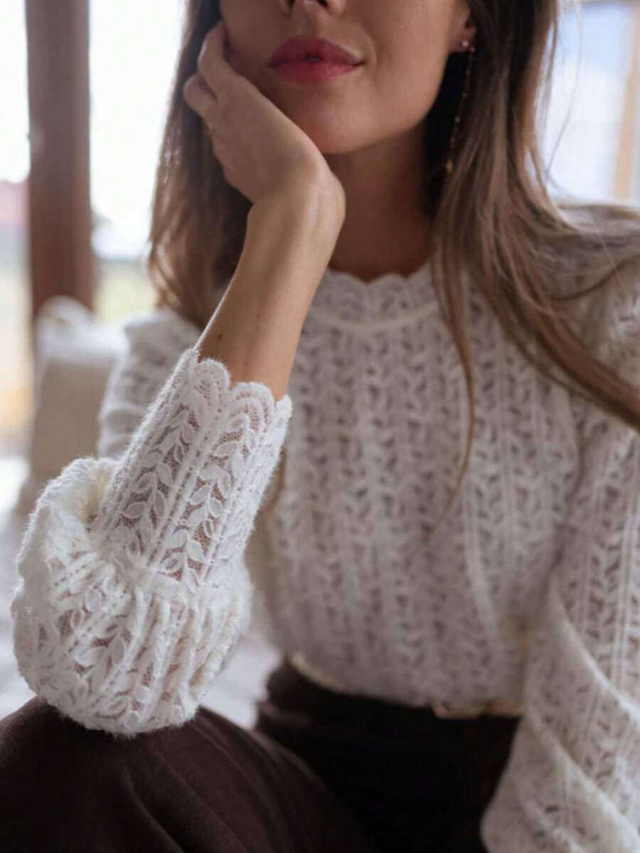 女士休闲优雅宽松蕾丝上衣，适合日常穿着、约会、下午茶等场合。精致的花卉图案增添柔美气息，春夏穿着，尽显清新优雅。搭配半裙，打造甜美风格，是与朋友聚会或周末购物的理想之选。 - 白色 - 查看 1