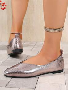 أحذية نسائية ذات لون واحد، ذات قاع ناعم ومريح، مناسبة للمشي والخروجات اليومية العادية