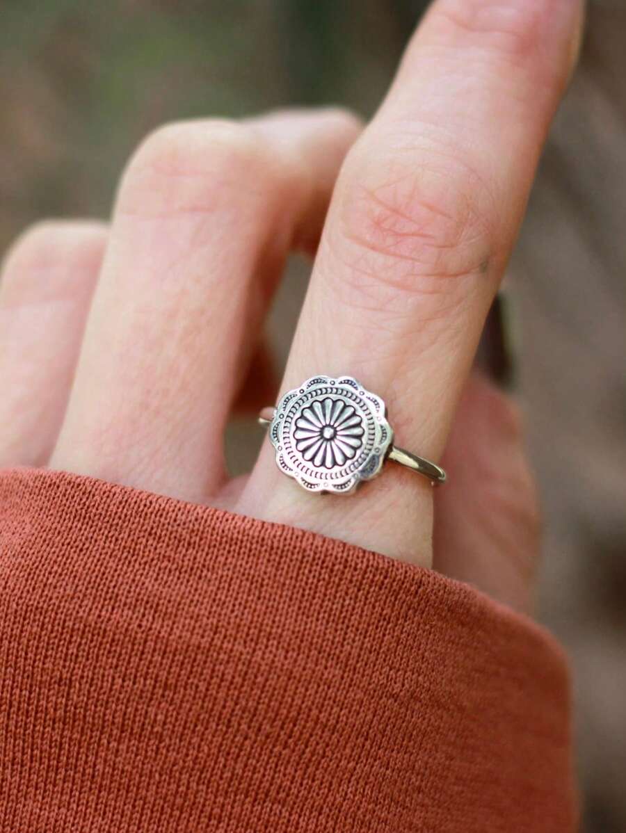 1 Piece Vintage Floral Pattern Ring Antique Silver Ladies Versatile Jewellery Exquisite And Fashionable Daily Wear Can Be Given To A Friend.