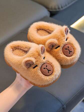 1 双儿童水豚毛绒卡通装饰软底轻便室内拖鞋，适合男孩和女孩