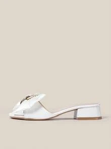 A Pair Of White Sandals For Women, Decorated With Gold Metal Buckles, Suitable For Wearing On The Beach Or Seaside, A Pair Of Casual Sandals Suitable For Matching With Skirts And Pants - 白色 - 查看 5