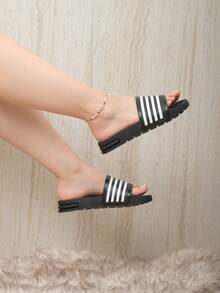 Sandalias tipo slide mujer, sandalia deportiva de franjas, sandalia cómoda de goma, sandalia abierta para verano, sandalia para alberca mujer, calzado de descanso EVA, sandalia ligera casual. - Negro - Ver 3