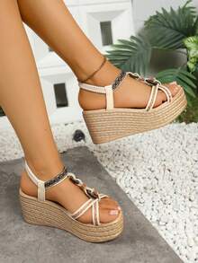 女士米色厚底凉鞋，时尚圆头坡跟厚底编织带仙女风格夏季一脚蹬凉鞋，百搭厚底米色凉鞋，沙滩休闲鞋搭配连衣裙和旗袍