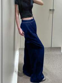 女士轻便高弹跑步裤 - 休闲速干运动裤，带拉链口袋。宽松、高弹、透气速干的运动裤，适合跑步、徒步、健身等运动。休闲风格，采用优质柔软面料，舒适透气，弹性极佳，完美适用于各种运动场景。 - 藏蓝色 - 查看 6