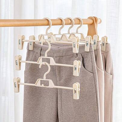 Set 5 umerașe pentru pantaloni stivuibile, umerașe multifuncționale cu clipsuri pentru pantaloni, fuste, organizator de haine pentru dulap, organizator de garderobă care economisește spațiu, umerașe cu clipsuri antiderapante cu design durabil și ușor, umerașe versatile pentru haine pentru pantaloni, blugi, pantaloni scurți și țesături delicate, soluție ușoară și îngrijită pentru dulapul de acasă, perfectă pentru organizarea ținutelor de sezon, transformarea garderobei, reîmprospătarea dulapului din dormitor, uniforme de birou, echipamente de sală și depozitare potrivită pentru călătorii, maximizare eficientă a spațiului, construcție durabilă, ușoară, dar rezistentă, alunecare lină, designul cu cleme pentru umeraș previne alunecarea, menține hainele ordonate și accesibile.