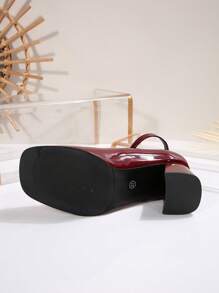 WiteFit 女士黑色漆皮时尚平底鞋，圆头厚底玛丽珍防水厚底鞋，适合所有季节